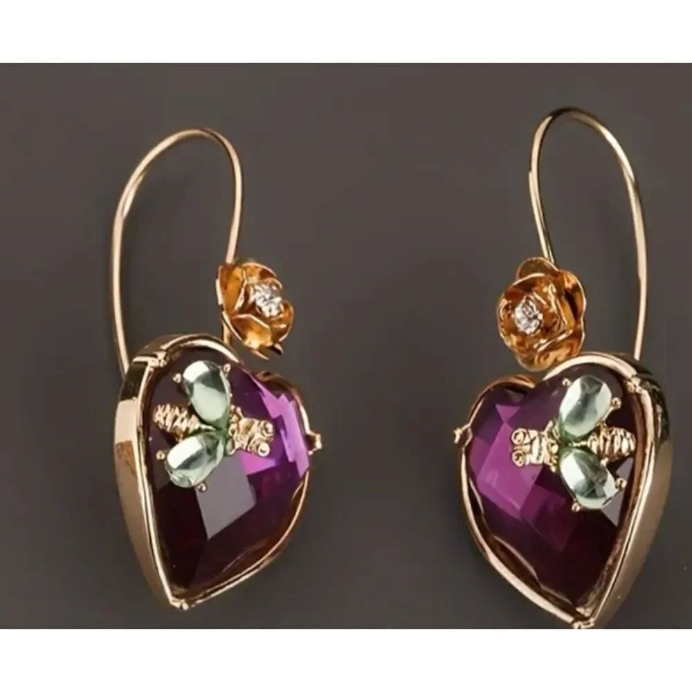 💜 Betsey Johnson stunning dark purple bee heart drop earrings 💜 - Picture 4 of 5